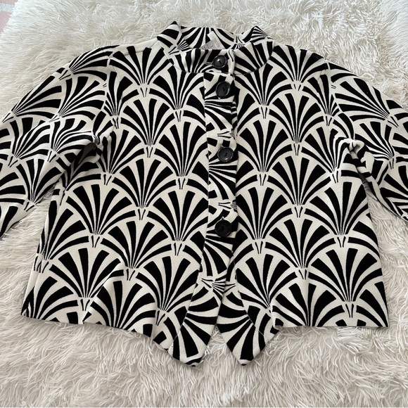 Chico’s Black White Geometric Button Knit Jacket Sz 1 (M/L) Statement Print - Picture 10 of 12